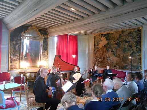 Les Menus-Plaisirs du Roy en concert dans un salon du château de Talcy